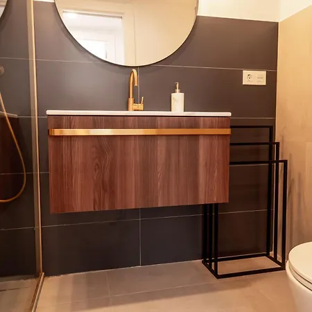 Bright With Views 3 Bedrooms 2 Bathrooms Apartment *