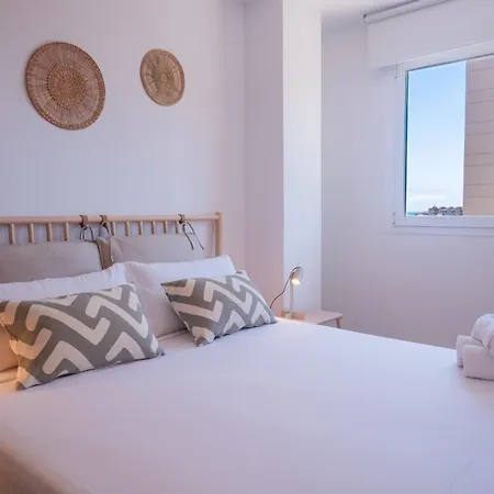 Bright With Views 3 Bedrooms 2 Bathrooms Apartment *